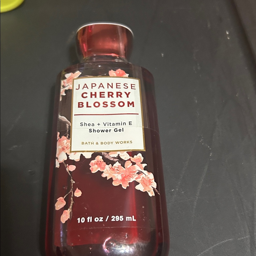 Bath & Body Works Japanese Cherry Blossom Shower Gel - Red
